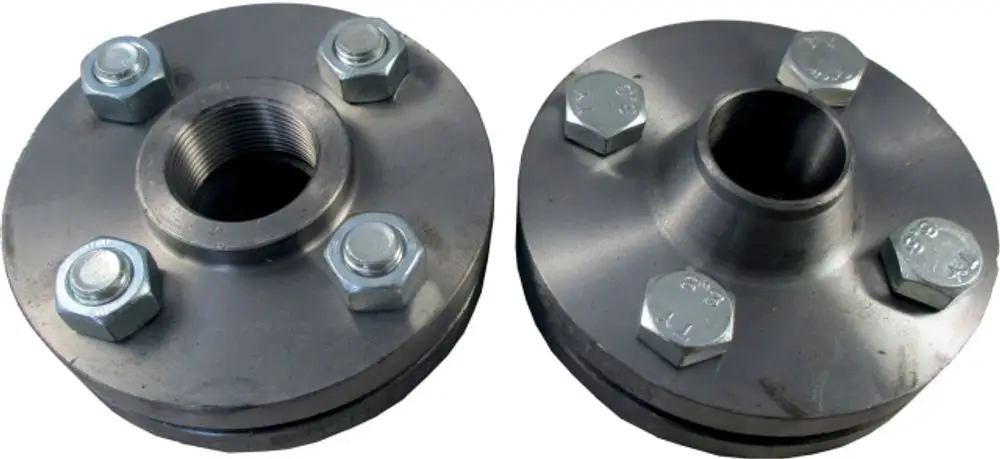 Flanschset aus Metall mit Gewinde und Schrauben. Geeignet für verschiedene Systeme wie Kühler und Erhitzer. Produziert von Wolf.